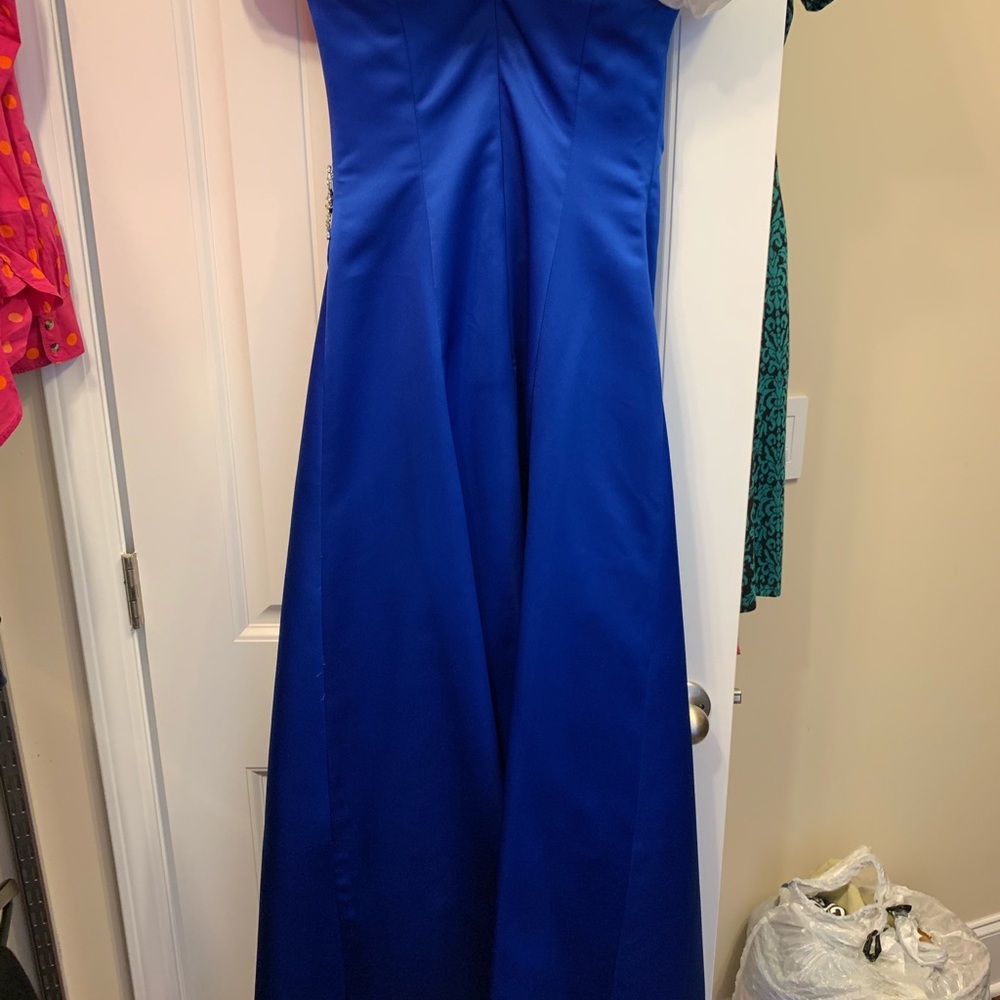 Formal Dress - Picture 3 of 4